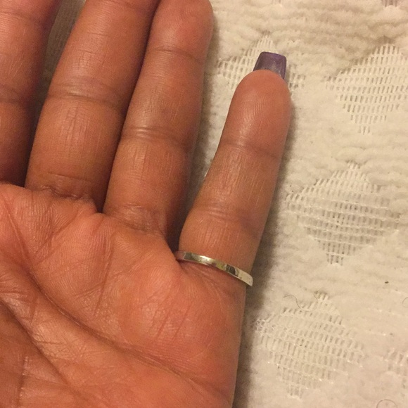 Preowned Adorable Green Stone Silver Ring - Picture 8 of 8